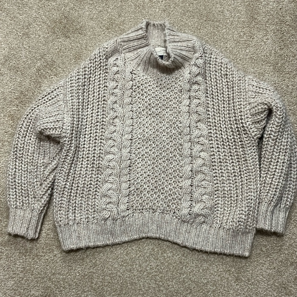 Universal Thread women’s thick cable knit sweater